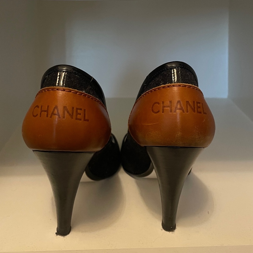 Vintage Chanel heels size 39